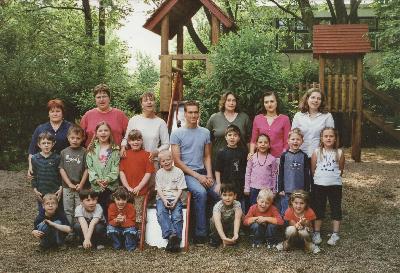 Kindergartenteam mit Ältestengruppe 2003
